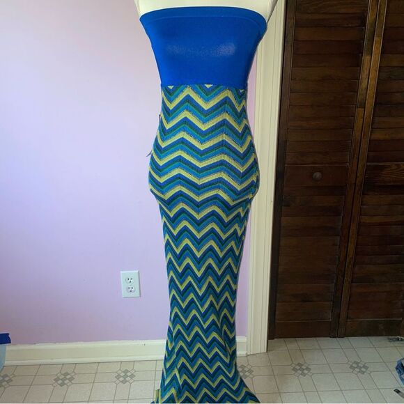 NEW bebe Size M Tropical Zig Zag Maxi Dress Strapless Babydoll Chevron Knit Blue - Picture 1 of 7